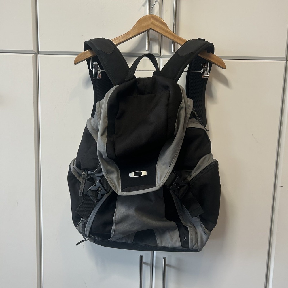 Oakley Technical Backpack Black Grey Outdoor Travel Rucksack with Sternum Strap